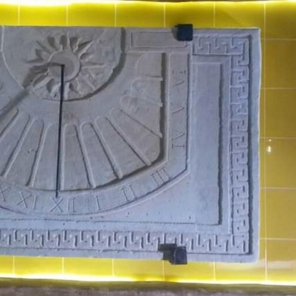 reloj Romano en piedra decorativa reloj Romano en piedra decorativa