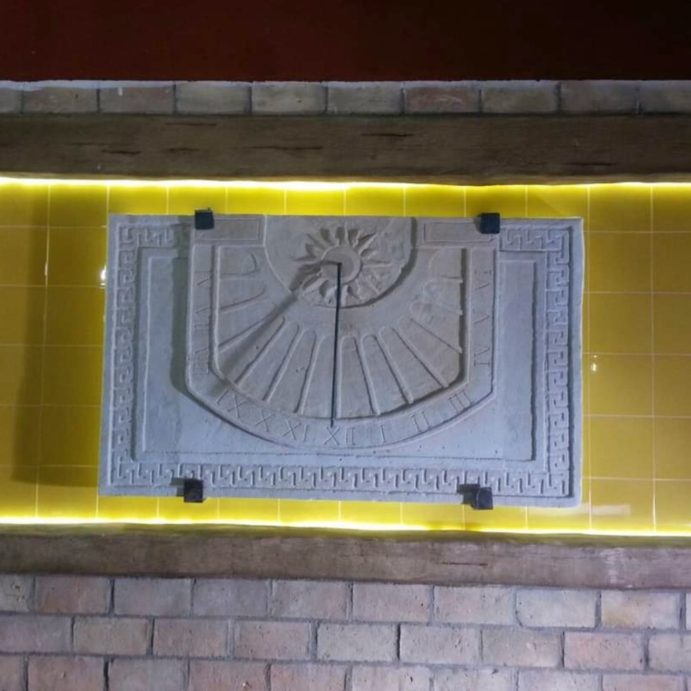 reloj Romano en piedra decorativa reloj Romano en piedra decorativa