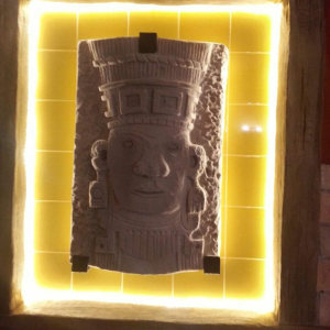 piedra decorativa azteca